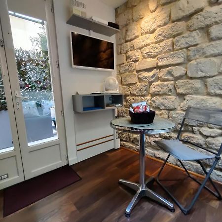 Romantic Tiny House Inside Montmartre 파리 외부 사진
