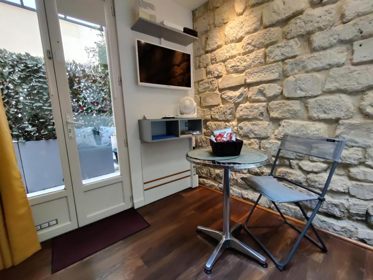 Romantic Tiny House Inside Montmartre 파리 외부 사진