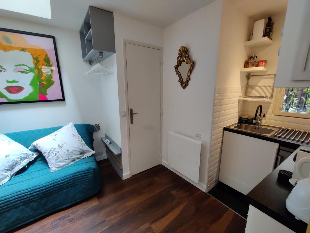 Romantic Tiny House Inside Montmartre 파리 외부 사진